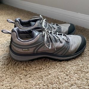 Keen Waterproof Hiking Shoes 7.5
